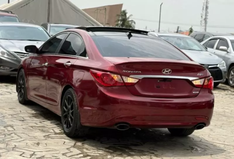 Hyundai Sonata - 2012