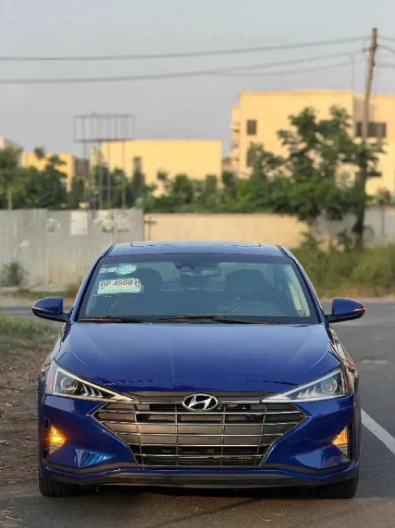 Hyundai Elantra   - 2020
