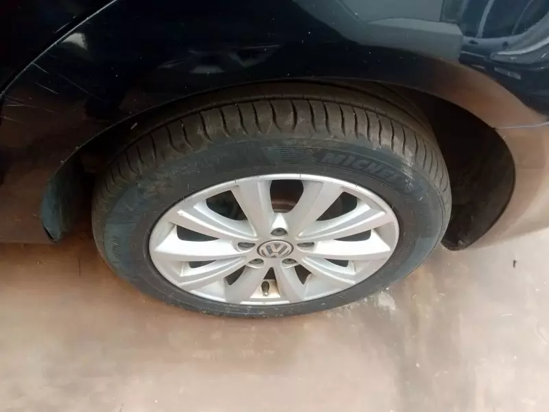 Volkswagen Touran   - 2012