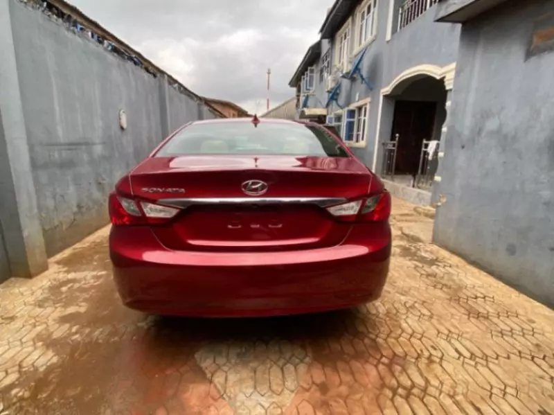 Hyundai Sonata   - 2012