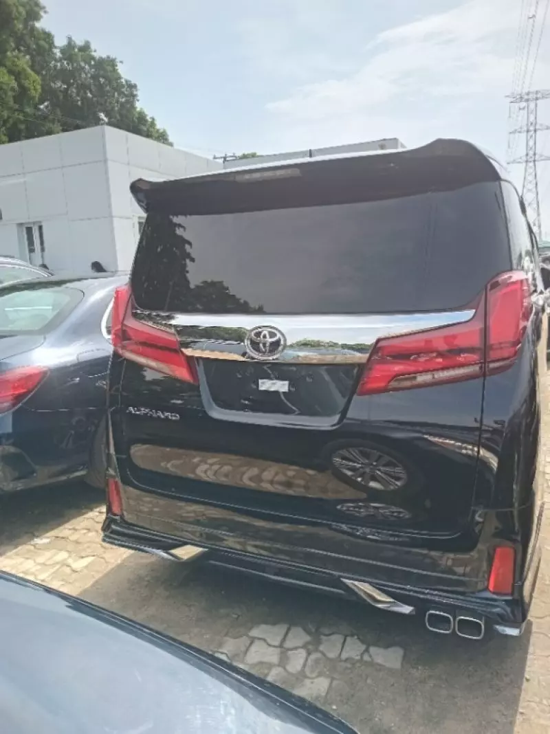 Toyota Alphard   - 2020
