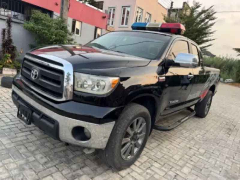 Toyota Hilux   - 2012