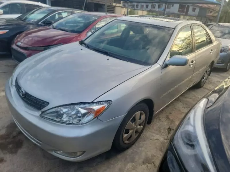 Toyota Camry   - 2004
