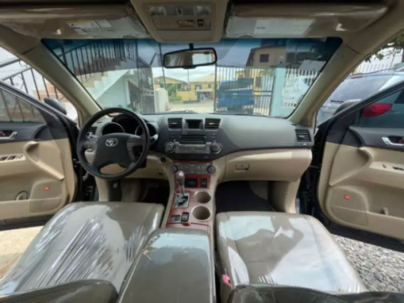 Toyota Highlander   - 2010
