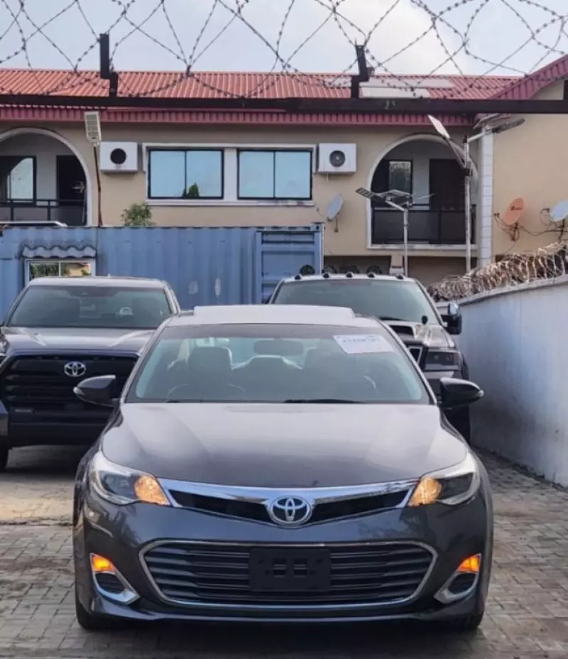 Toyota Avalon   - 2013