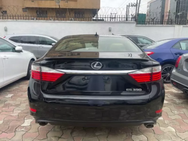 Lexus ES   - 2014