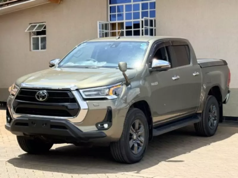 TOYOTA Hilux   - 2022