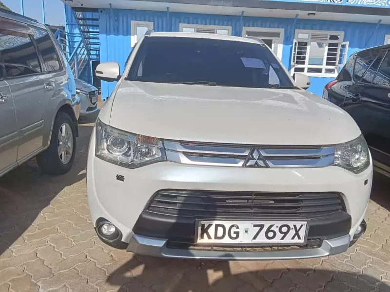 Mitsubishi OUTLANDER   - 2015