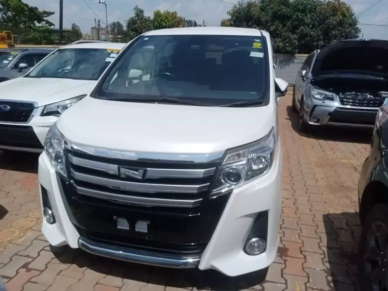 Toyota Noah - 2016