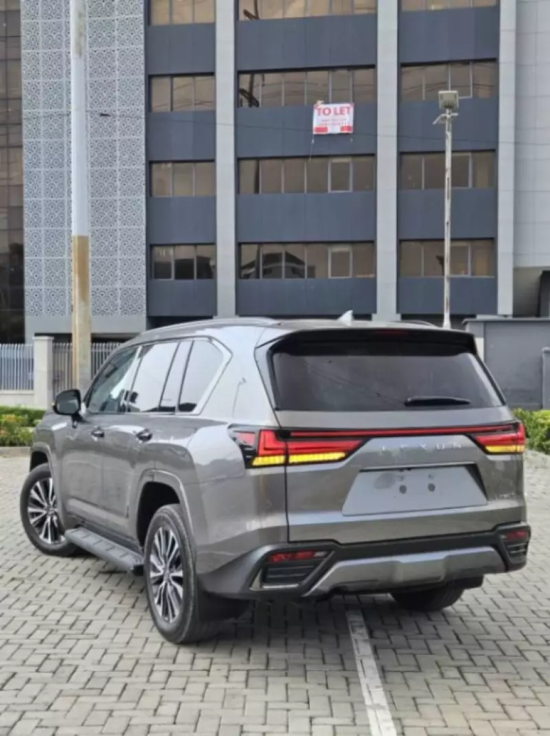 Lexus LX   - 2023