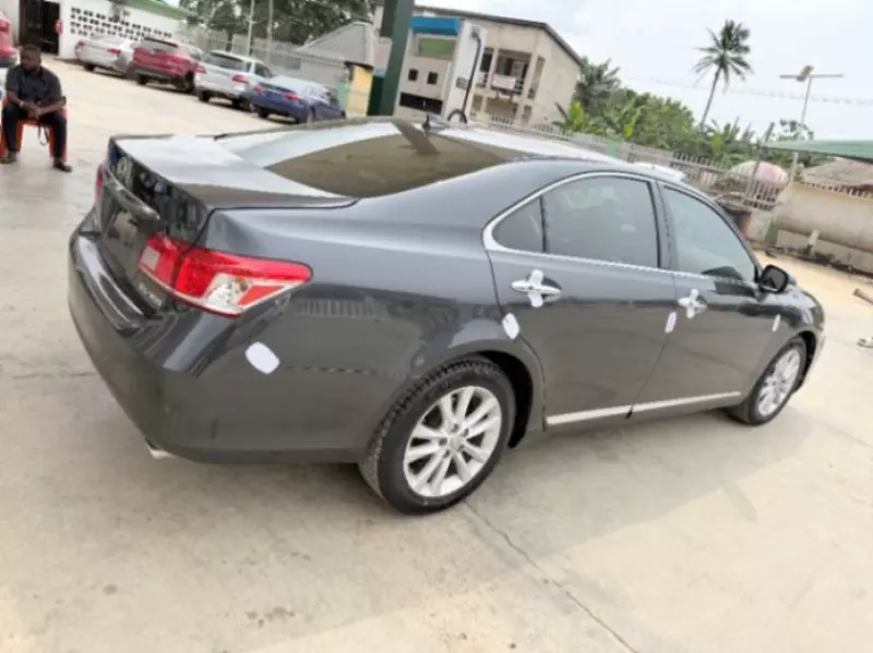 Lexus ES 350   - 2010