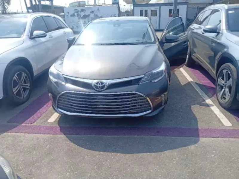 Toyota Avalon   - 2016