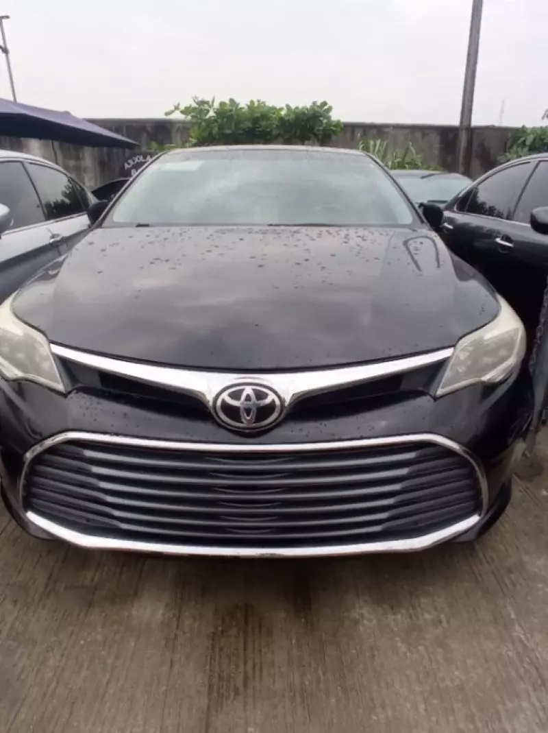 Toyota Avalon   - 2013