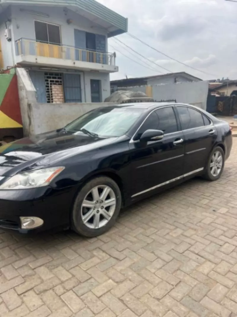 Lexus ES   - 2011