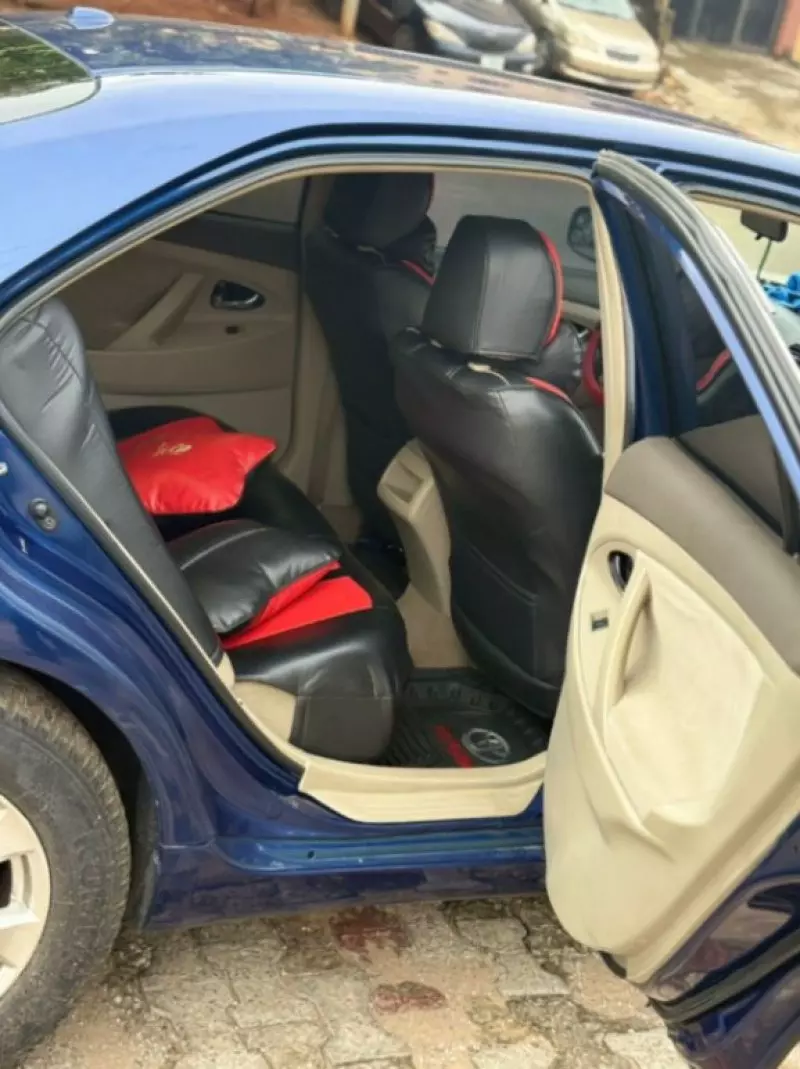 Toyota Camry   - 2010