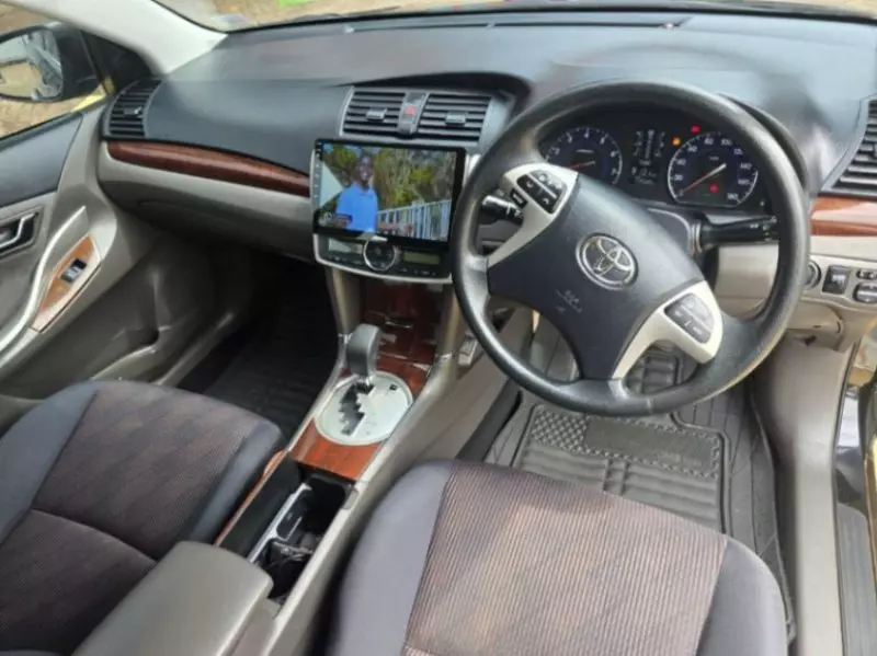 Toyota Premio    - 2016