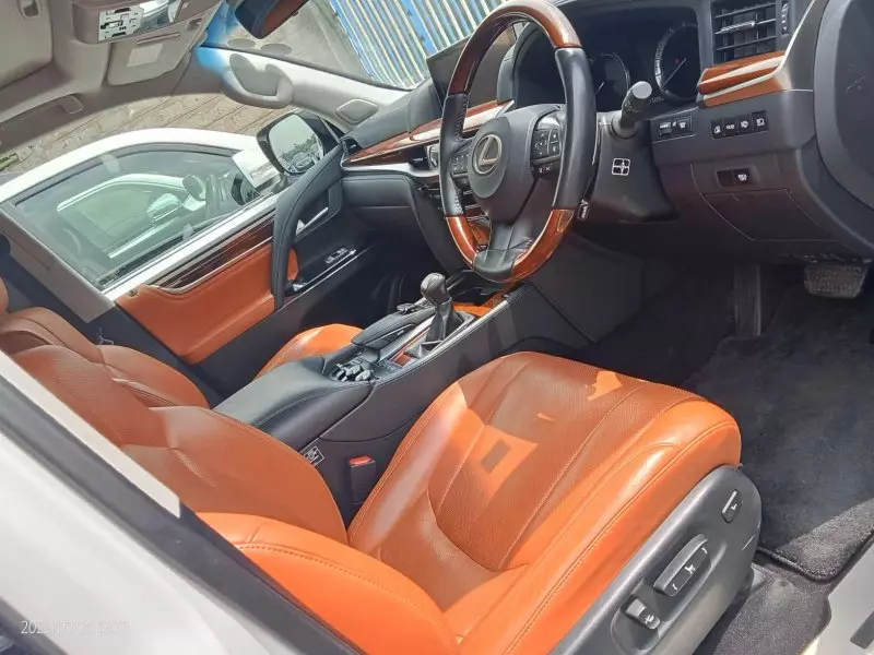 Lexus LX 570 - 2019