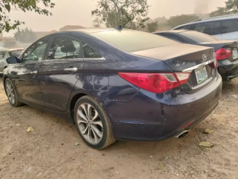 Hyundai Sonata   - 2013