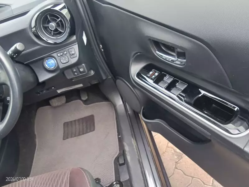 TOYOTA Aqua Hybrid   - 2018