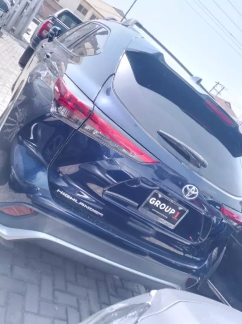 Toyota Highlander   - 2021