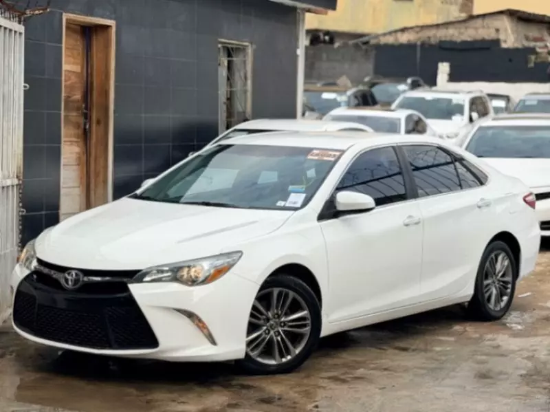TOYOTA Camry - 2015