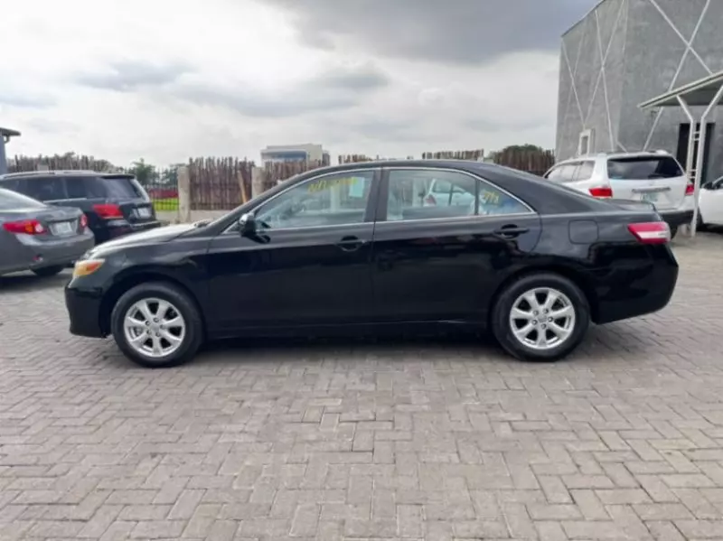 TOYOTA Camry - 2011