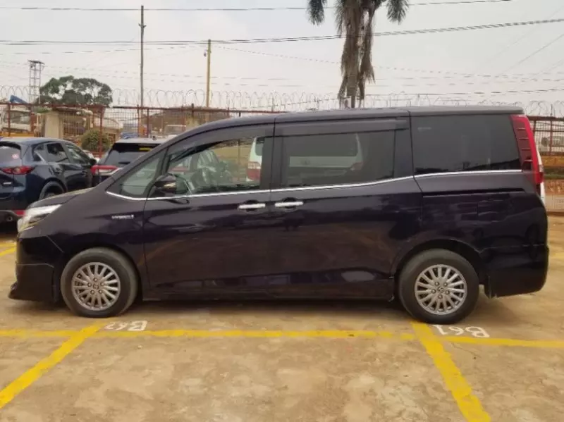 Toyota esquire   - 2016
