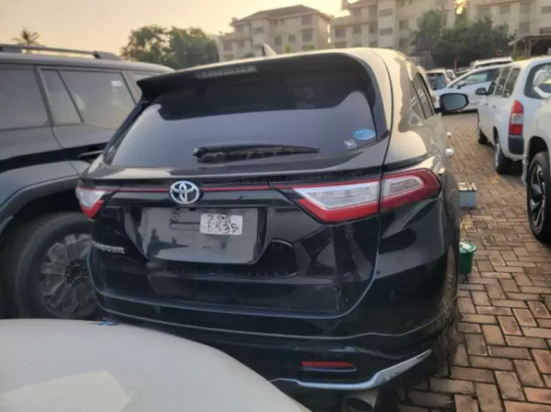 Toyota Harrier   - 2018