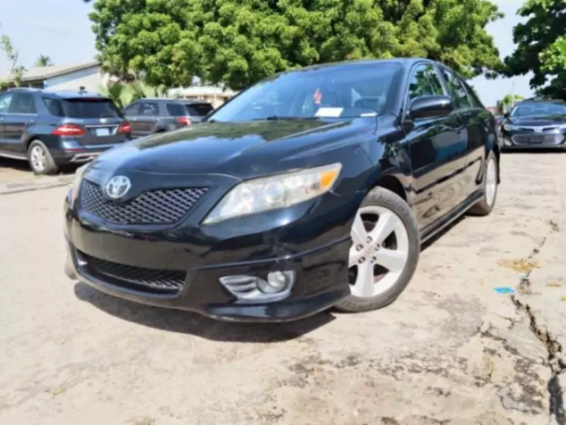 Toyota Camry   - 2011