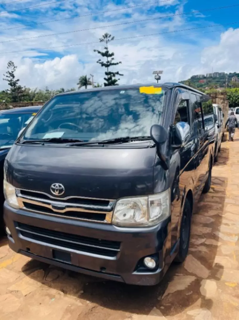 Toyota Hiace   - 2013