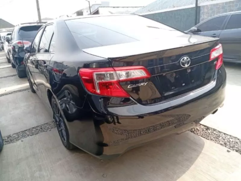 Toyota Camry   - 2012