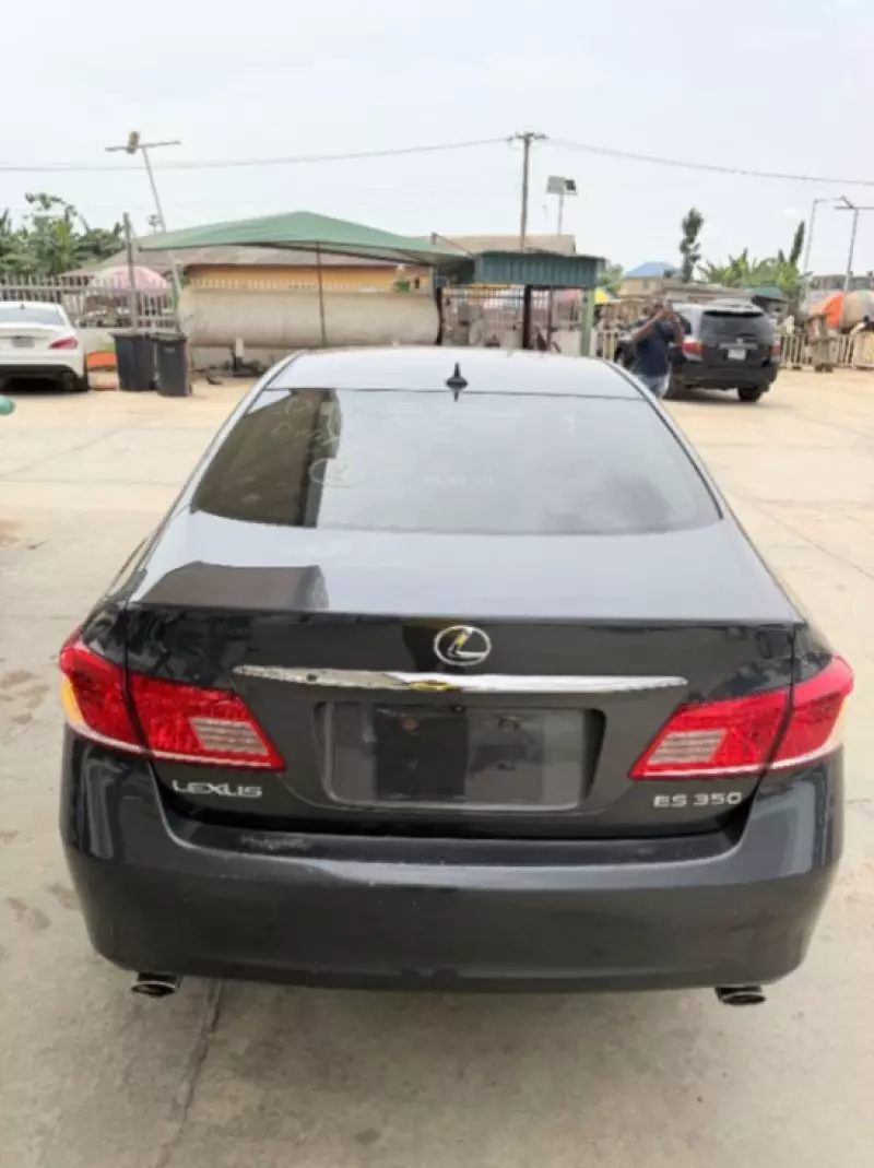 Lexus ES 350   - 2010