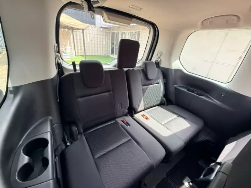 Nissan Serena Hybrid    - 2018