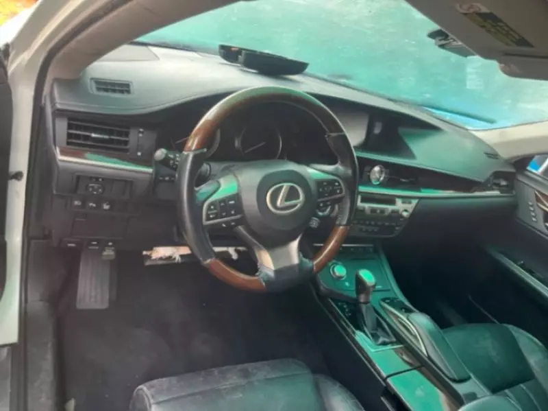 Lexus ES   - 2016