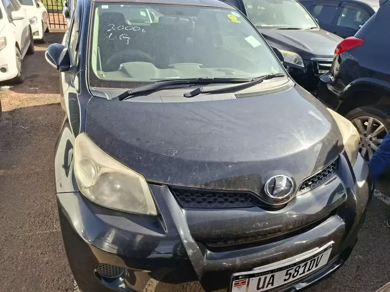 Toyota Ist    - 2011