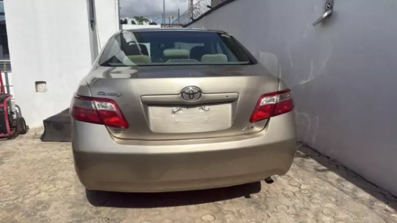 Toyota Camry   - 2009