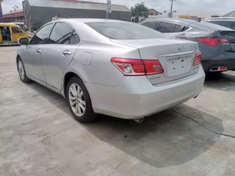 Lexus ES 350   - 2011
