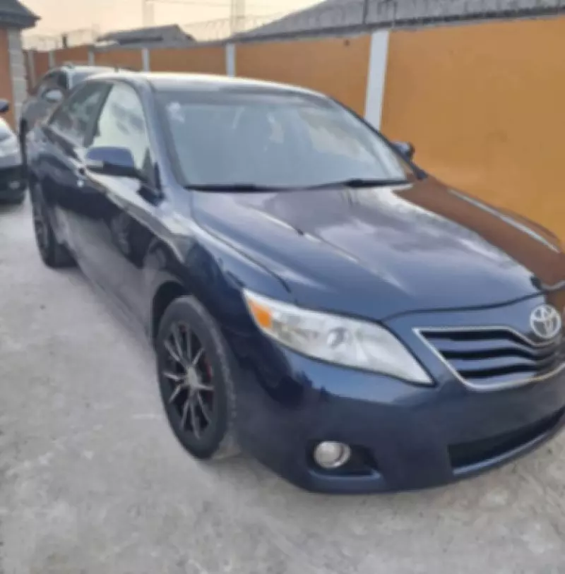 Toyota Camry   - 2010