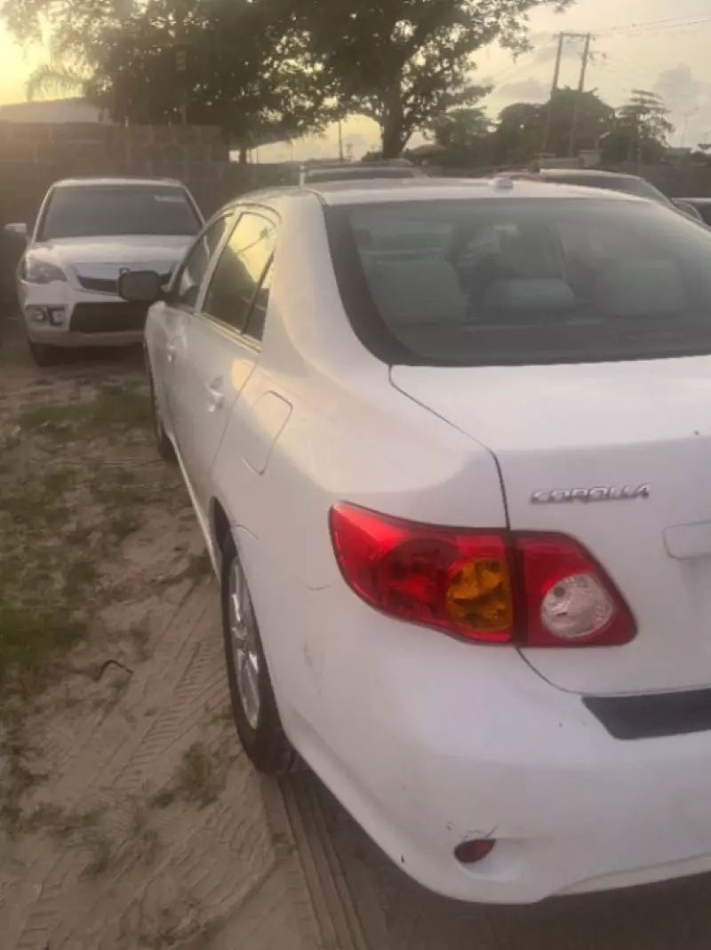 TOYOTA Corolla   - 2010