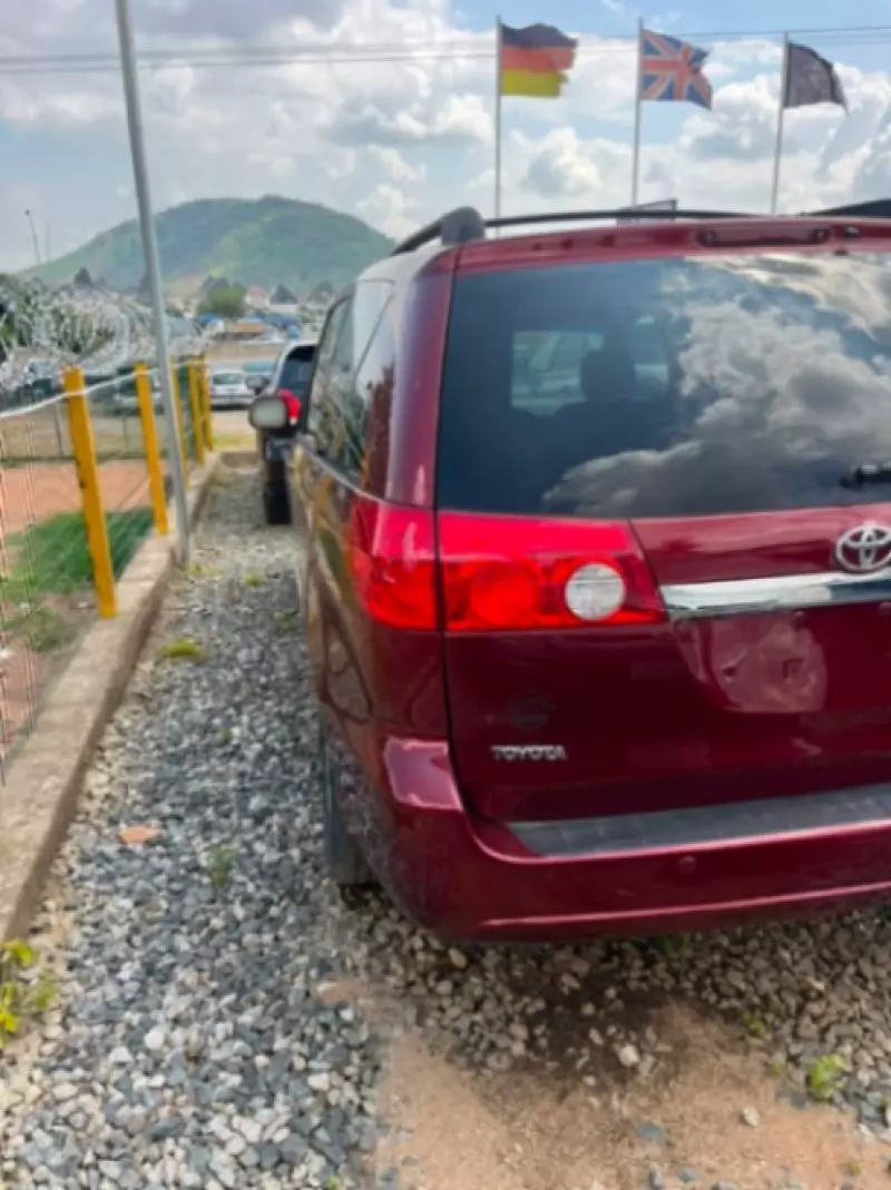 TOYOTA Sienna   - 2008