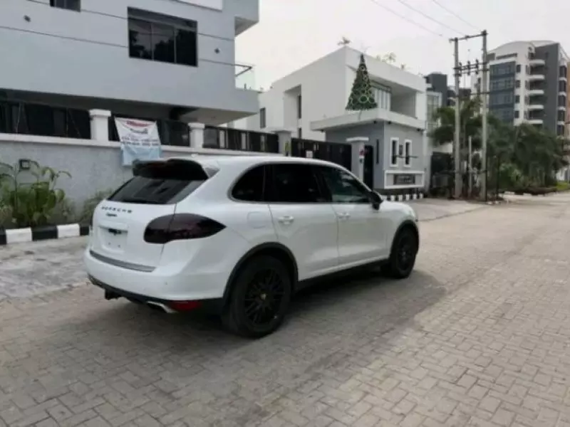 PORSCHE Cayenne   - 2015