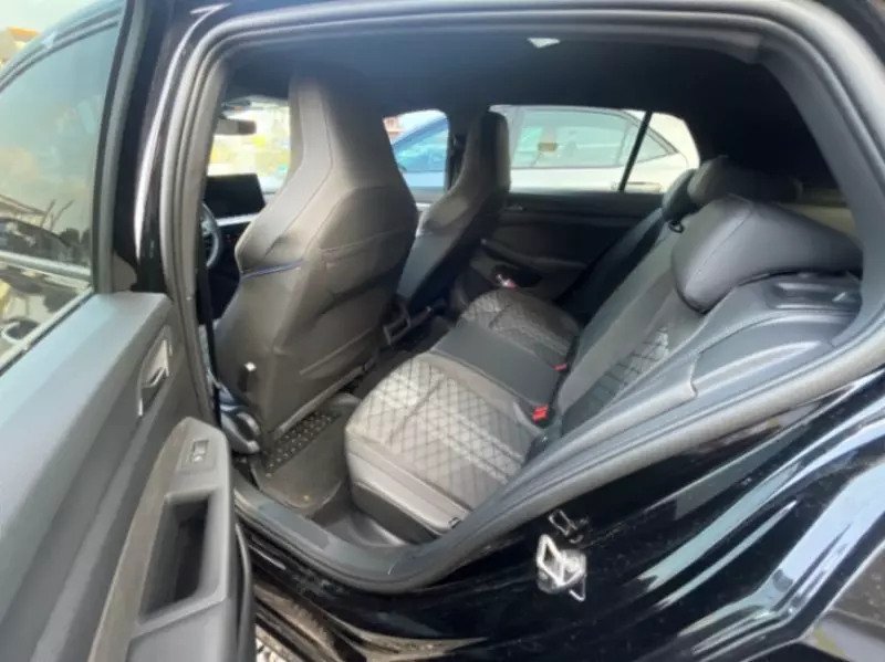 Volkswagen Golf - 2025