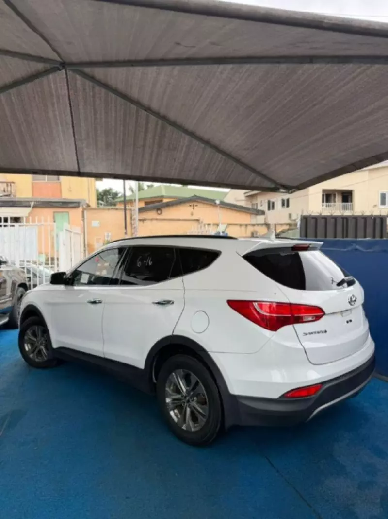 Hyundai Santa Fe   - 2014