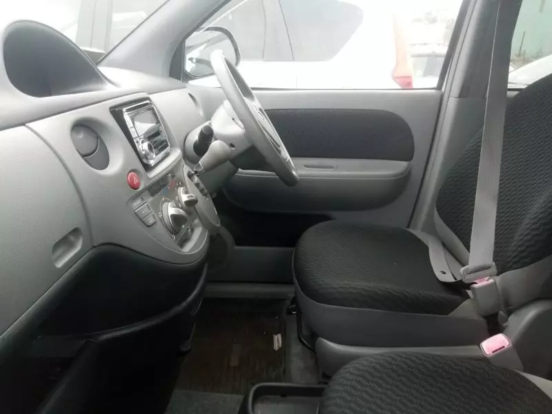 Toyota Sienta   - 2010