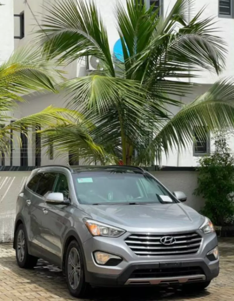 Hyundai Santa Fe   - 2015