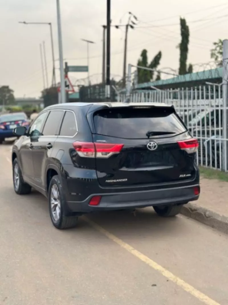 Toyota Highlander   - 2015