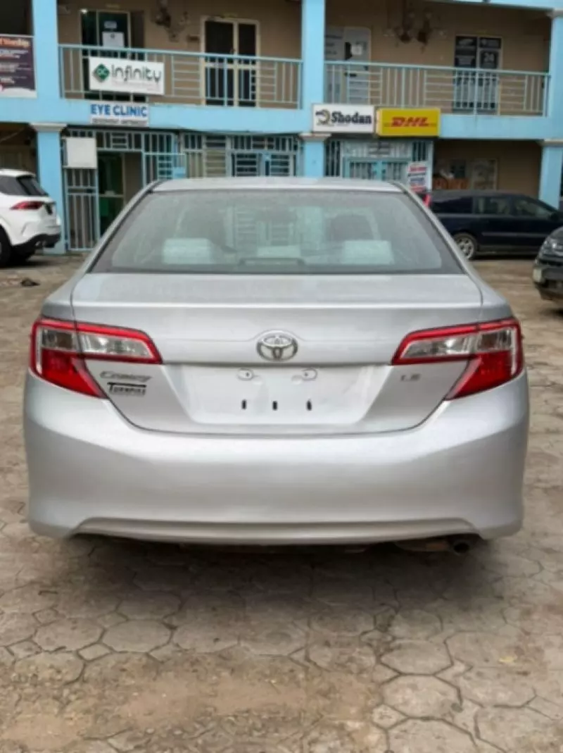 Toyota Camry   - 2012