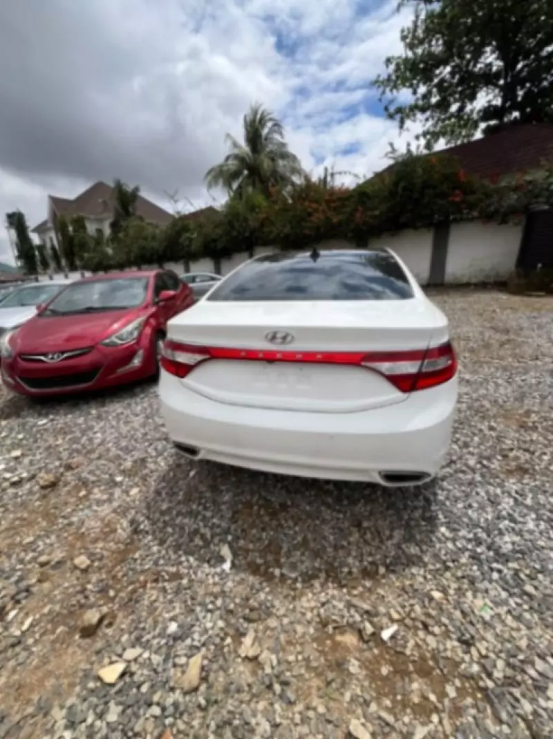 Hyundai Azera   - 2012