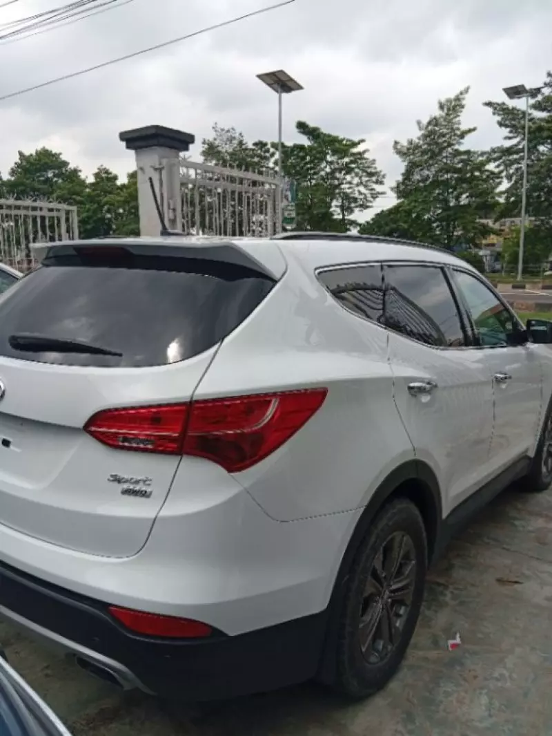 Hyundai Sonata - 2012