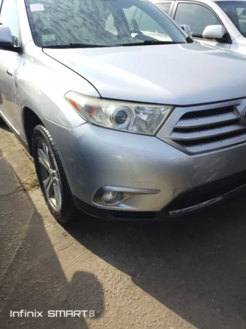 Toyota Highlander   - 2013